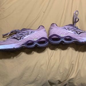 Saucony sneakers. Used. 9.5